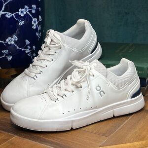 On Cloud “The Roger” Advantage Tennis Sneaker (Size 8.5)